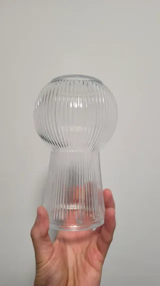 Jarra de vidro canelada