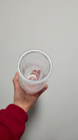 Jarra de vidro canelada