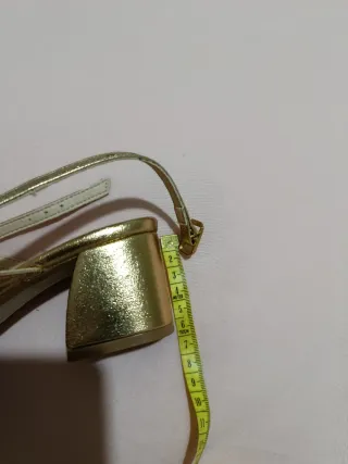 Sandalias doradas Lola Talla 38