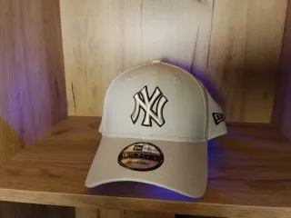 Gorra New Era Beige y Blanca