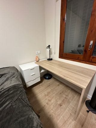 Escritorio madera y blanco