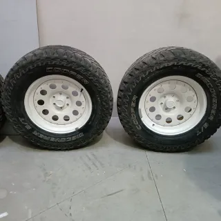 Llantas Pathfinder con gomas