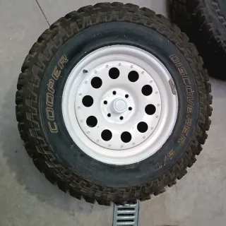 Llantas Pathfinder con gomas