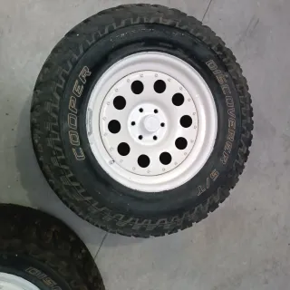 Llantas Pathfinder con gomas