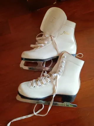 Pattini da ghiaccio artistico bianchi