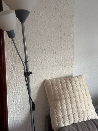 Lámpara de salón gris y blanca