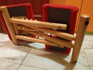 Silla ergonómica multiusos roja de madera