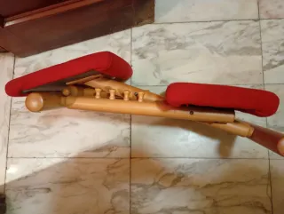 Silla ergonómica multiusos roja de madera