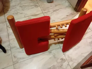 Silla ergonómica multiusos roja de madera