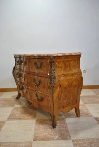 Cómoda de madera con tapa de mármol Luis XV