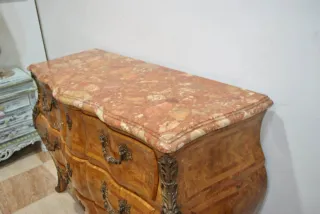 Cómoda de madera con tapa de mármol Luis XV