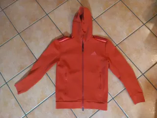 Pantaloni tuta Hoodrich e felpa Adidas