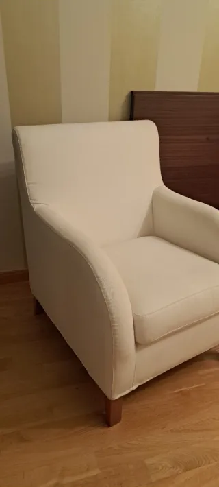 Sillón de tela blanco