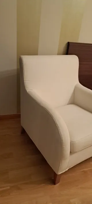 Sillón de tela blanco