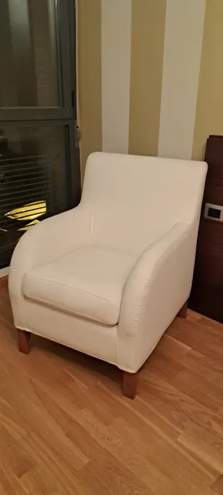 Sillón de tela blanco