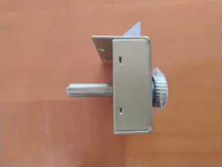 Cerrojo de seguridad dorado