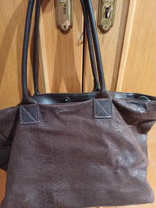 Bolso de piel marrón