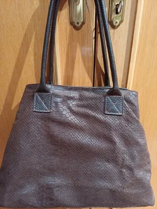 Bolso de piel marrón