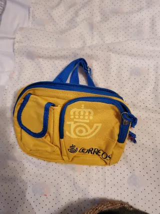 Riñonera amarilla y azul