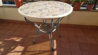 Mesa de jardín redonda multicolor