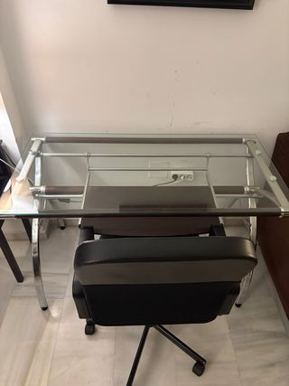 Tavolo da scrivania/ufficio con sedia a rotelle