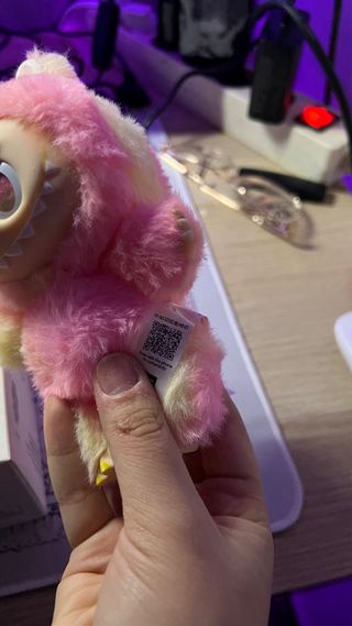 Labubu Loyalty Big into Energy Caja