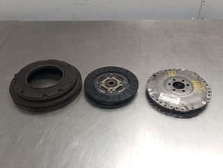 KIT EMBRAGUE VOLKSWAGEN GOLF II (191/193) 2H 0271