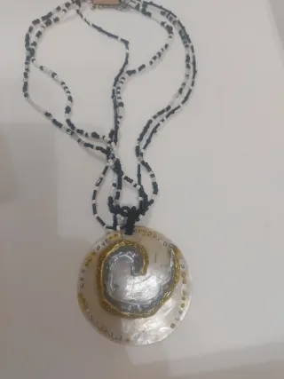 Collana con ciondolo a spirale