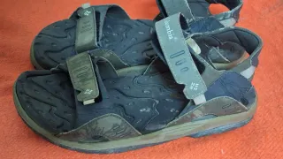 Sandalias Columbia grises y verdes