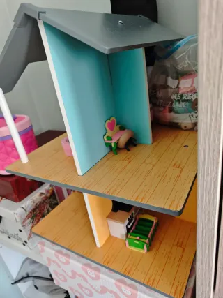 Casa de muñecas con accesorios