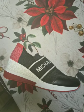 Zapatillas Michael Kors Negras y Rojas
