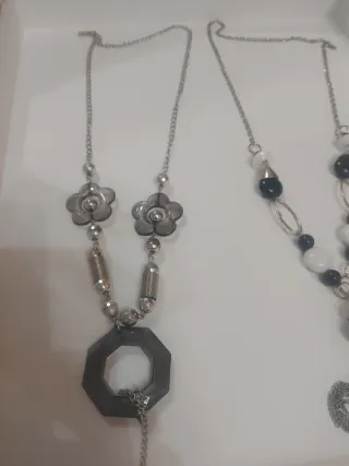 Collane argento e nere