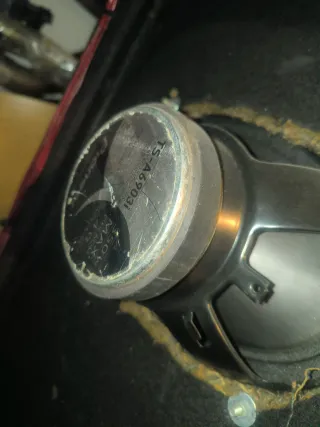 Bandeja trasera VW Golf IV con altavoces