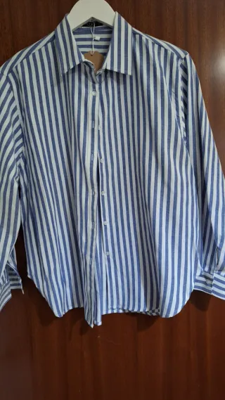 Blusa de rayas azul y blanco