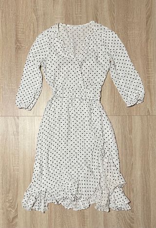 Vestido blanco y negro lunares