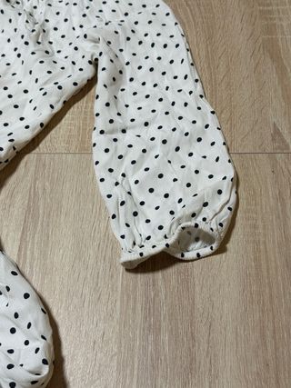 Vestido blanco y negro lunares