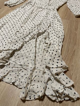 Vestido blanco y negro lunares