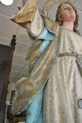 Antigua gran talla de madera Asunción de la Virgen