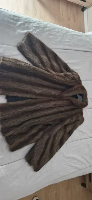 Abrigo de piel marrón