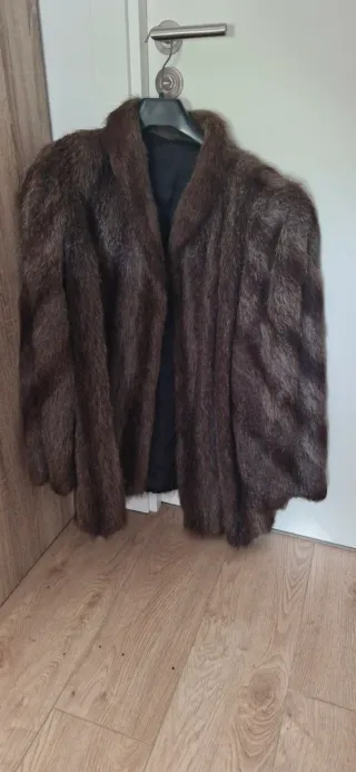 Abrigo de piel marrón