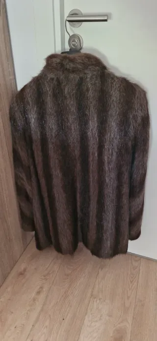 Abrigo de piel marrón