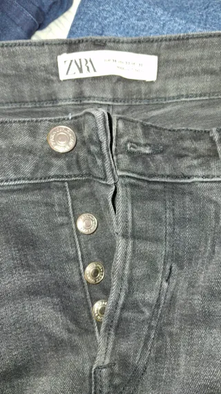 Pantalones vaqueros Zara negros rotos