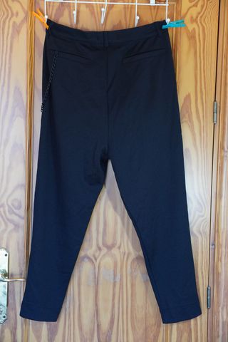 Pantalón Chino Zara Negro con Cadena