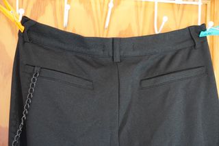 Pantalón Chino Zara Negro con Cadena