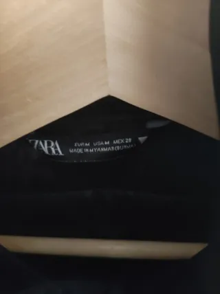 Abrigo de Zara negro con capucha