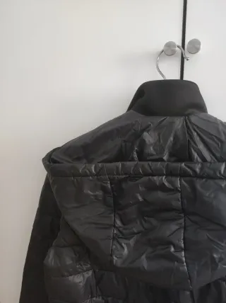 Abrigo de Zara negro con capucha