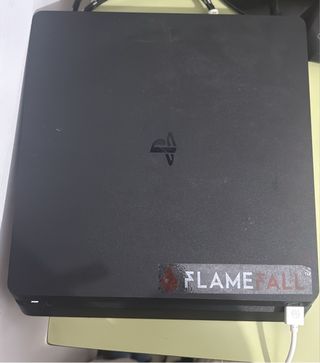 PS4 (PlayStation 4) Negra con 1 mando