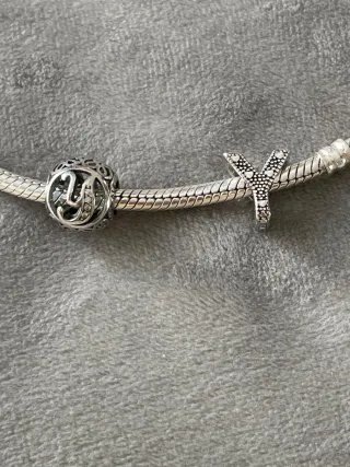 Charm letra Y precio Und