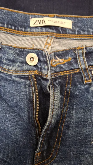 Pantalón vaquero Zara desgastado