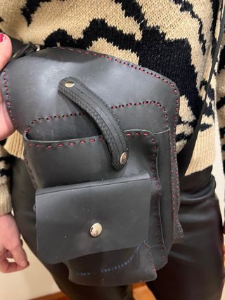 Riñonera reciclada con rueda de goma